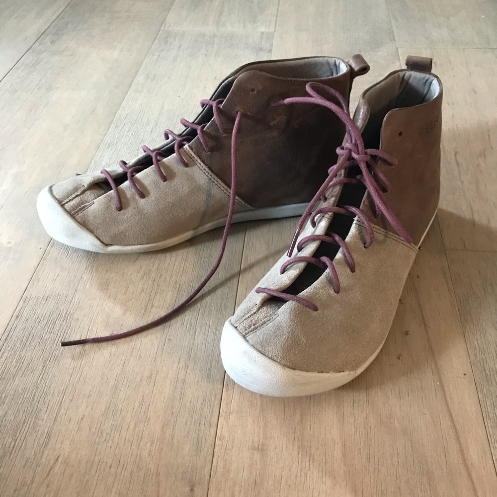 Keen women’s desert boots 9.5